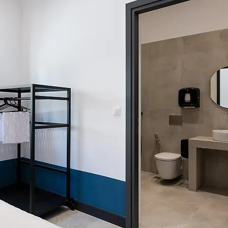 Cocoon Hostel *